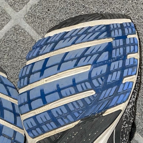 Brooks mens shoes - Picture 4 of 5